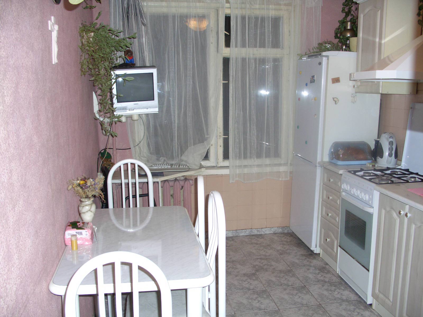 http://flat2room.narod.ru/kitchen.jpg